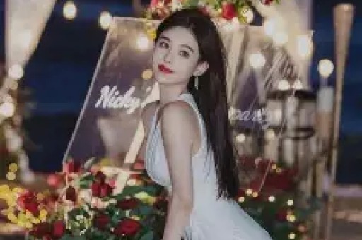 徐帆回应离婚仅10月冯小刚近况曝光和养女徐朵特殊关系引争议