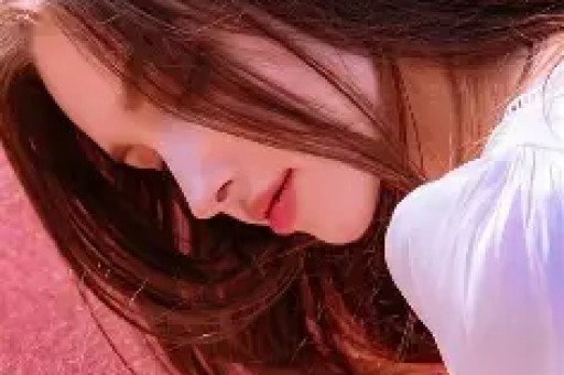 《单身女郎》明星黛安娜·帕帕斯前夫反击欺诈指控离婚争议再升级！