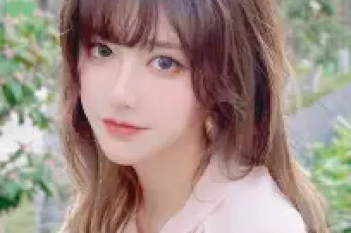 知名男星被曝新恋情与神秘美女挽手出游和蒋欣的13年终成过去