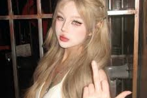 明星离婚后隐私遭曝光八岁孩子卷入舆论漩涡。